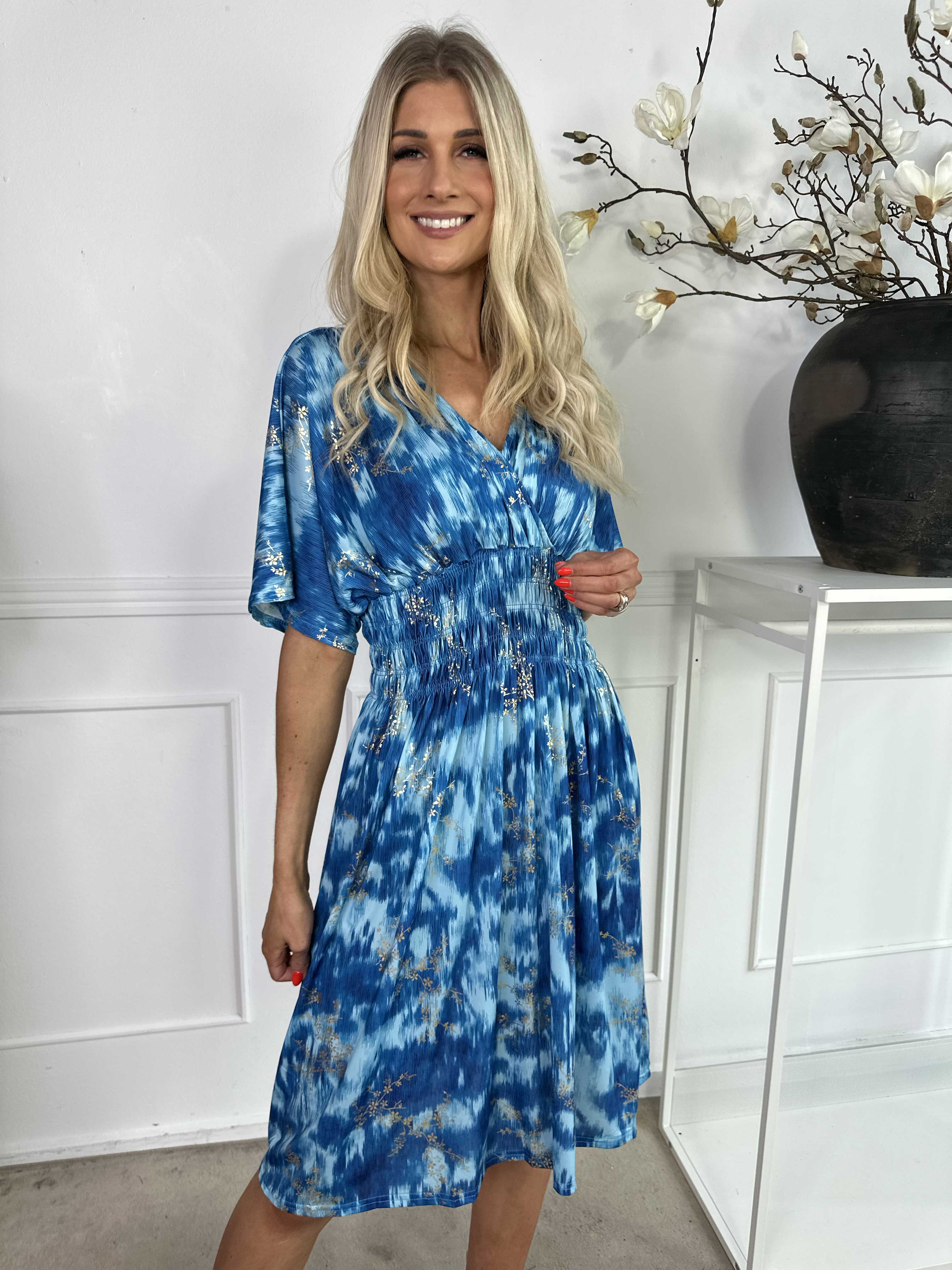 Pams Art Short - Mönstrad elastisk klänning med guldblommor